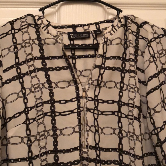 Top - Picture 2 of 3